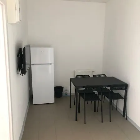Hostel Living Park Logistic Szenc